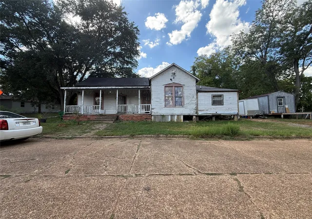 Photo 2 of Single family home for sale at 109 E Gooch St, Palestine, TX 75801 | MLS# 21385702 | Listing updated on 2026-09-17