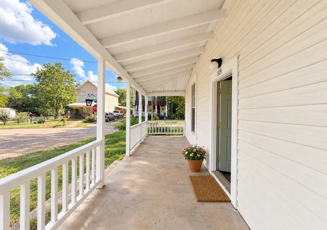 Photo 4 of Single family home for sale at 109 E Gooch St, Palestine, TX 75801 | MLS# 21385702 | Listing updated on 2026-09-17