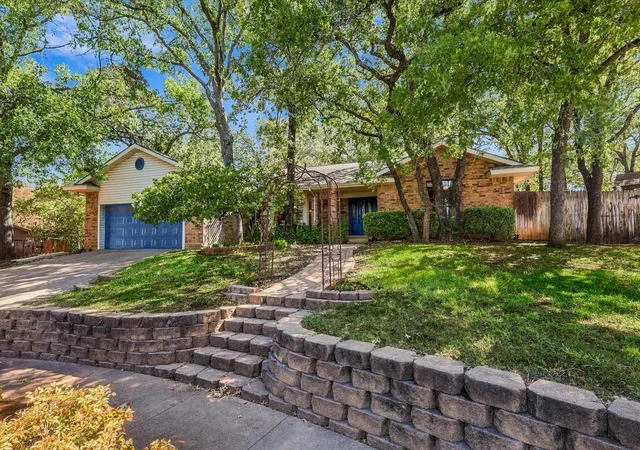 Single family home for sale at 3232 Prince Ct, Bedford, TX 76021 | MLS# 21371996