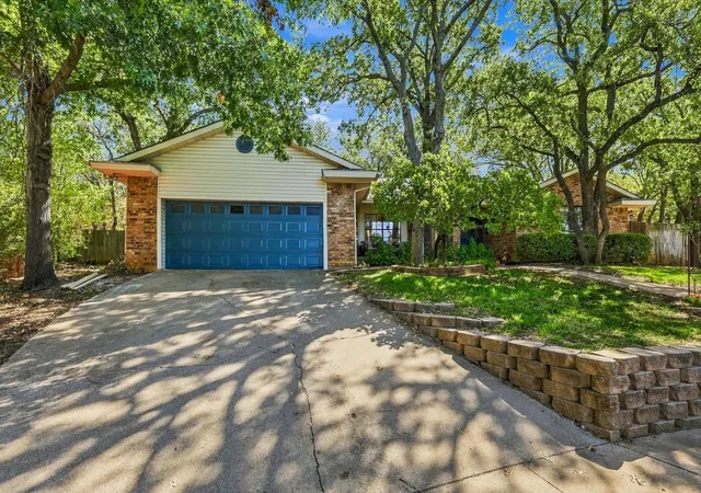 Photo 2 of Single family home for sale at 3232 Prince Ct, Bedford, TX 76021 | MLS# 21371996 | Listing updated on 2026-10-06