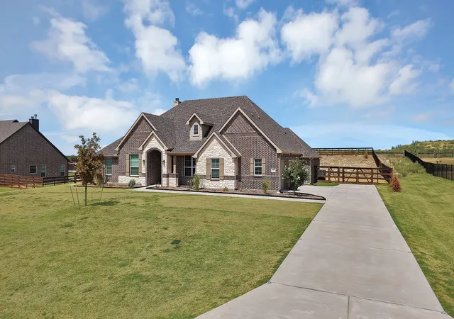 Photo 3 of Single family home for sale at 3608 Horseshoe Dr, Van Alstyne, TX 75495 | MLS# 21385568 | Listing updated on 2026-10-07