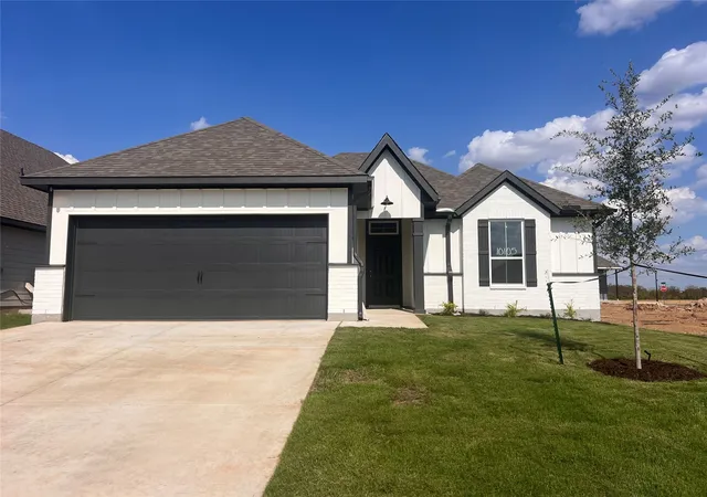 Photo 1 of Single family home for sale at 10105 Grace Dr, Waco, TX 76708 | MLS# 21387915 | Listing updated on 2026-10-02