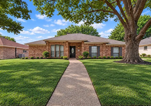 Photo 1 of Single family home for sale at 805 Green Brk Dr, Allen, TX 75002 | MLS# 21386586 | Listing updated on 2026-10-08