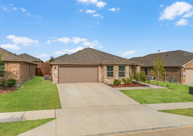 Photo 2 of Single family home for sale at 9509 Golden Summit Dr, Fort Worth, TX 76131 | MLS# 21387923 | Listing updated on 2026-10-08