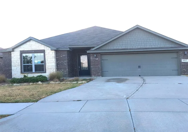 Single family home for sale at 4917 Beaver Crk Ave, Denton, TX 76207 | MLS# 21386691