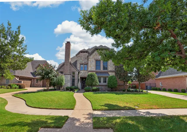 Photo 2 of Single family home for sale at 2204 Castle View Rd, Mansfield, TX 76063 | MLS# 21387670 | Listing updated on 2026-10-09