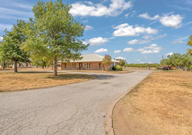 Photo 3 of Sale Pending at 112 Bar B Trl, Abilene, TX 79602 | MLS# 21387962 | Listing updated on 2026-09-23