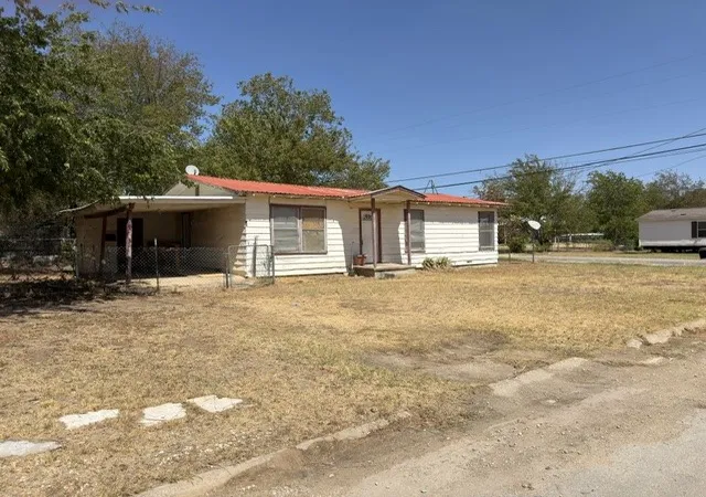 Photo 2 of Single family home for sale at 602 Peterson Dr, Jacksboro, TX 76458 | MLS# 21387964 | Listing updated on 2026-09-18