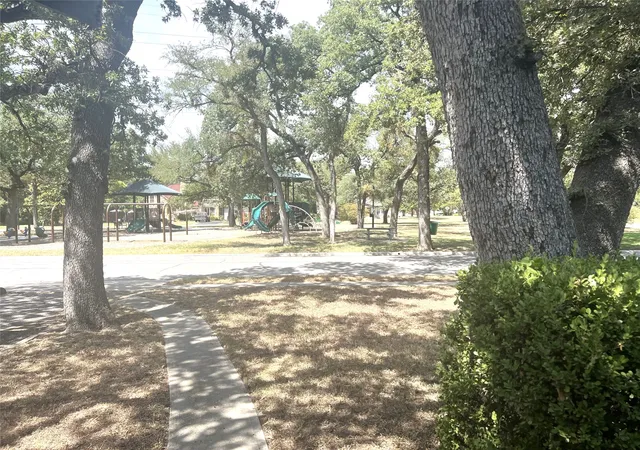 Photo 6 of Sale Pending at 2336 Carnation Ave, Fort Worth, TX 76111 | MLS# 21386246 | Listing updated on 2026-09-19