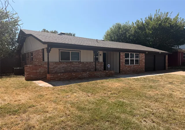 Photo 2 of Single family home for sale at 725 Willow St, Hurst, TX 76053 | MLS# 21387937 | Listing updated on 2026-09-24