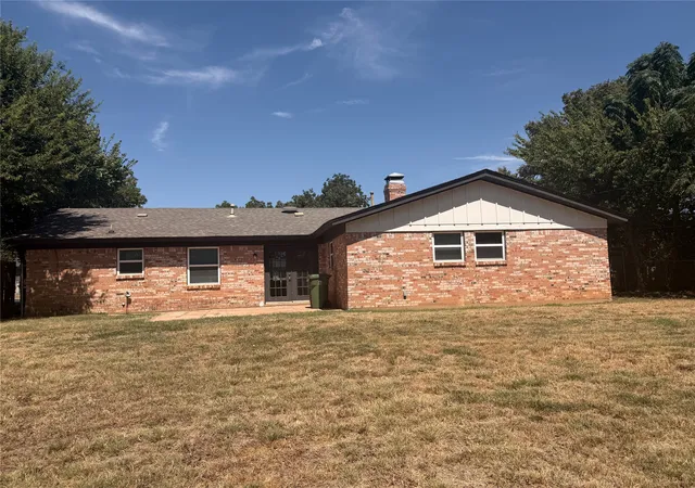 Photo 3 of Single family home for sale at 725 Willow St, Hurst, TX 76053 | MLS# 21387937 | Listing updated on 2026-09-24