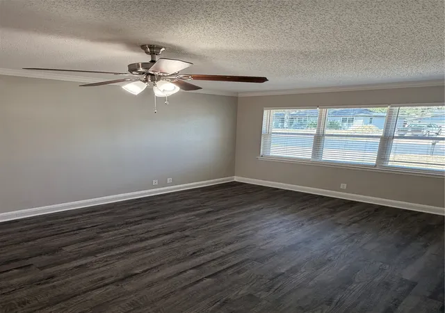 Photo 4 of Single family home for sale at 725 Willow St, Hurst, TX 76053 | MLS# 21387937 | Listing updated on 2026-09-24