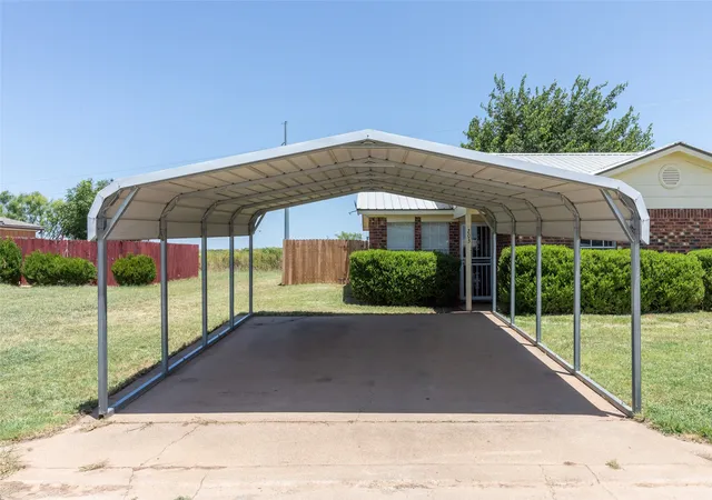 Photo 3 of Townhouse for sale at 201 & 203 Bluebonnet Dr, Winters, TX 79567 | MLS# 21387982 | Listing updated on 2026-10-07