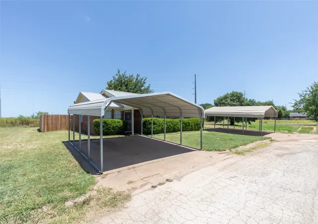 Photo 4 of Townhouse for sale at 201 & 203 Bluebonnet Dr, Winters, TX 79567 | MLS# 21387982 | Listing updated on 2026-10-07