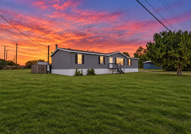 Photo 3 of Manufactured home for sale at 208 Rhett Ct, Aurora, TX 76078 | MLS# 21367616 | Listing updated on 2026-09-17