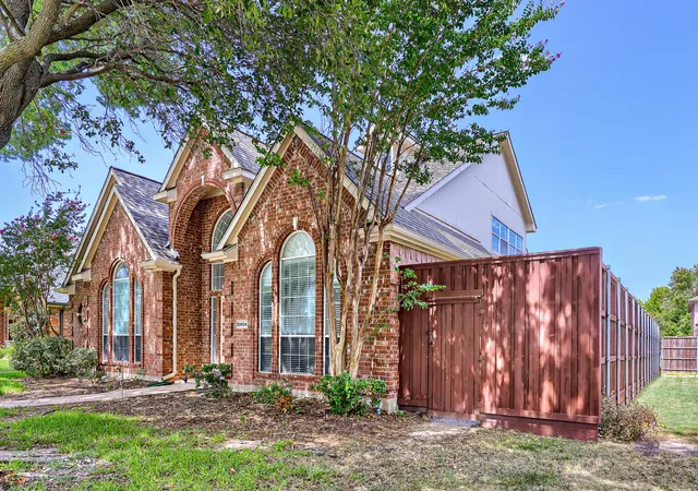 Photo 3 of Single family home for sale at 10804 Dry Crk Ln, Frisco, TX 75035 | MLS# 21383548 | Listing updated on 2026-09-29