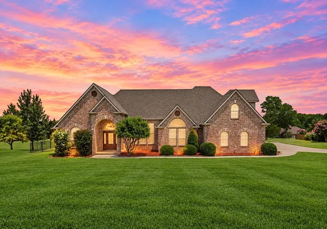 Photo 2 of Single family home for sale at 3707 Heatherwood Ln, Sherman, TX 75090 | MLS# 21385990 | Listing updated on 2026-10-09