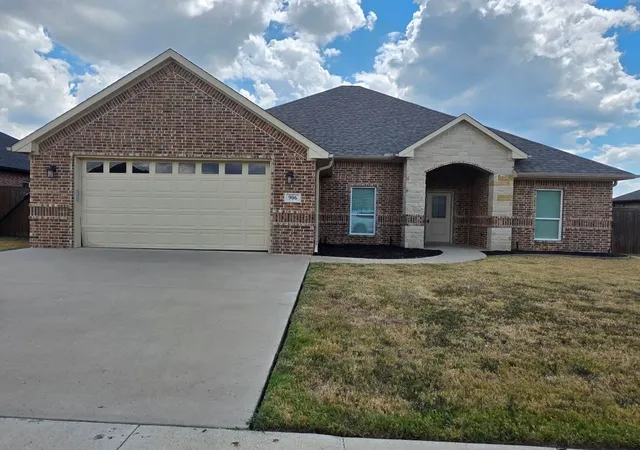 Photo 1 of Single family home for sale at 906 Stone Meadow Dr, Mabank, TX 75147 | MLS# 21388007 | Listing updated on 2026-09-17