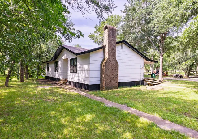 Photo 2 of Single family home for sale at 7478 County Rd 1020, Wolfe City, TX 75496 | MLS# 21388021 | Listing updated on 2026-09-17