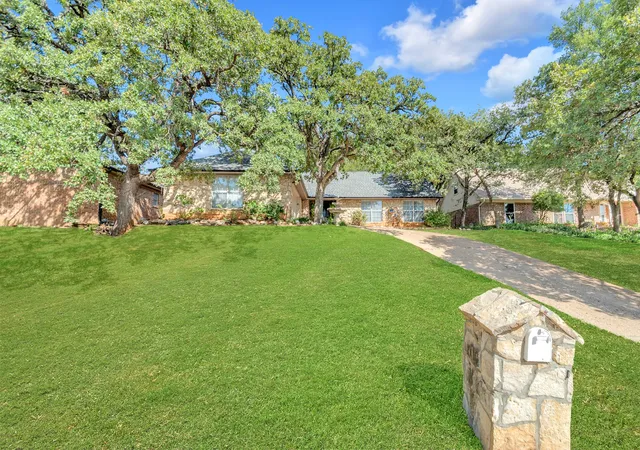 Photo 1 of Single family home for sale at 2225 Ridgedale Dr, Arlington, TX 76013 | MLS# 21387279 | Listing updated on 2026-10-05
