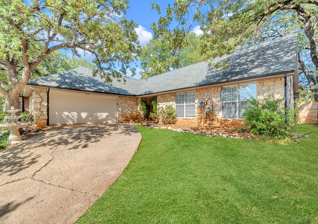 Photo 2 of Single family home for sale at 2225 Ridgedale Dr, Arlington, TX 76013 | MLS# 21387279 | Listing updated on 2026-10-05
