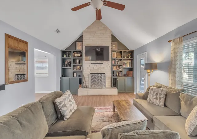 Photo 3 of Single family home for sale at 2225 Ridgedale Dr, Arlington, TX 76013 | MLS# 21387279 | Listing updated on 2026-10-05