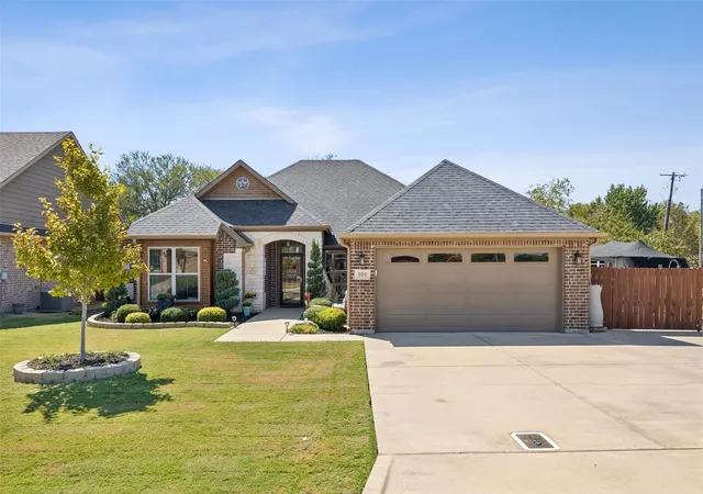 Photo 1 of Single family home for sale at 101 Prairie Meadow Ln, Pottsboro, TX 75076 | MLS# 21385974 | Listing updated on 2026-10-08