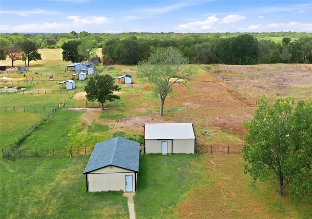 Photo 3 of Sale Pending at 601 Lake By Dr, Kemp, TX 75143 | MLS# 21387986 | Listing updated on 2026-10-01