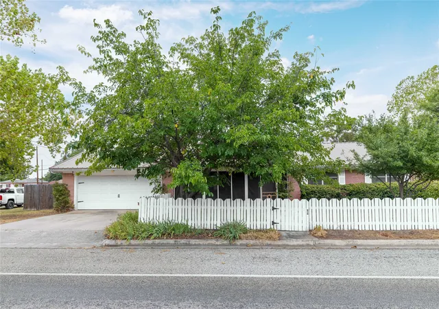 Photo 2 of Sale Pending at 900 E Fitzgerald St, Bangs, TX 76823 | MLS# 21383675 | Listing updated on 2026-09-26