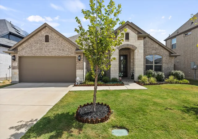 Photo 3 of Single family home for sale at 1317 Chisos Way, Forney, TX 75126 | MLS# 21387496 | Listing updated on 2026-09-17