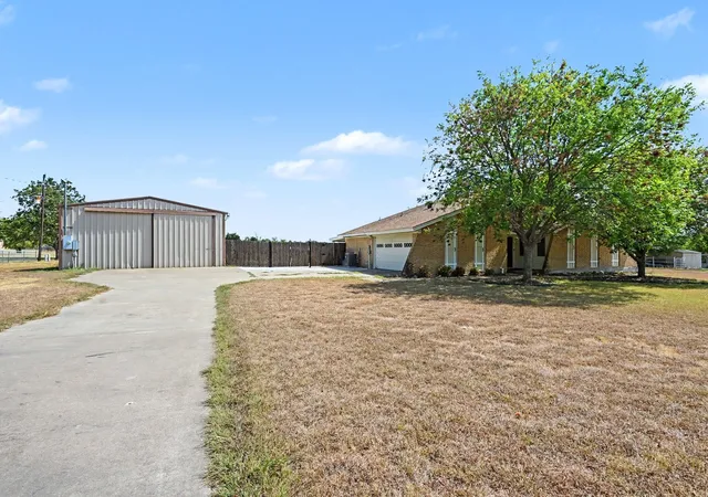 Photo 2 of Single family home for sale at 332 Cook Rd, Willow Park, TX 76087 | MLS# 21380814 | Listing updated on 2026-09-28