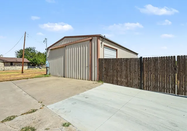 Photo 3 of Single family home for sale at 332 Cook Rd, Willow Park, TX 76087 | MLS# 21380814 | Listing updated on 2026-09-28