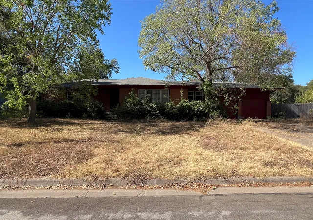 Photo 2 of Single family home for sale at 3825 Cornish Ave, Fort Worth, TX 76133 | MLS# 21387444 | Listing updated on 2026-09-17