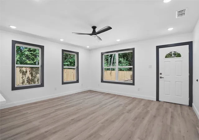 Photo 3 of Single family home for sale at 117 Maxwell St, Sulphur Springs, TX 75482 | MLS# 21388032 | Listing updated on 2026-09-17