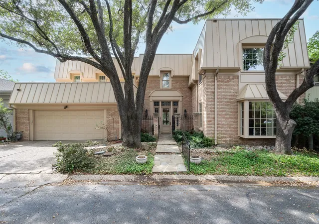 Townhouse for sale at 5826 Farquhar Ln, Dallas, TX 75209 | MLS# 21388142