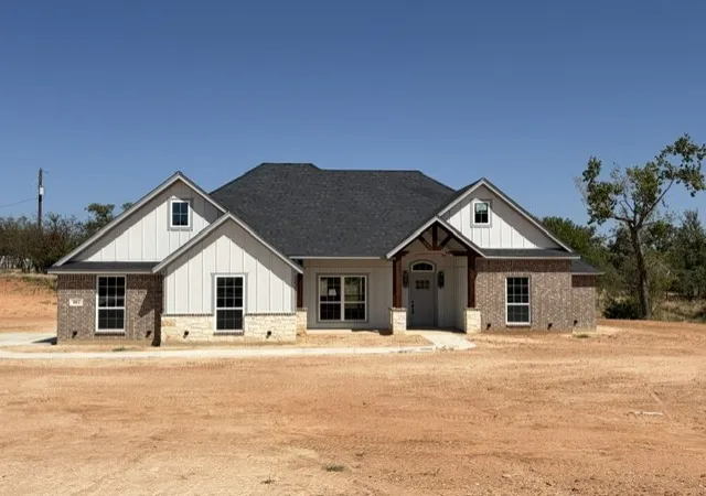 Photo 1 of Single family home for sale at 882 Eagles Way, Springtown, TX 76082 | MLS# 21388154 | Listing updated on 2026-09-17