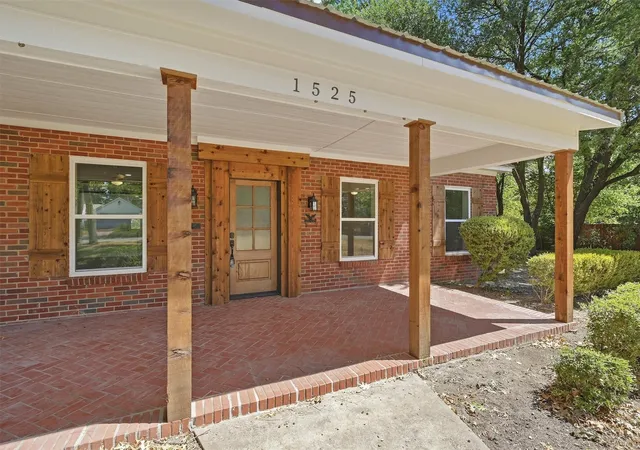Photo 3 of Single family home for sale at 1525 N Shannon St, Sherman, TX 75092 | MLS# 21384318 | Listing updated on 2026-10-08