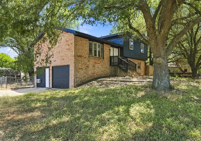 Photo 2 of Single family home for sale at 1302 N Bailey St, Mexia, TX 76667 | MLS# 21388141 | Listing updated on 2026-09-30