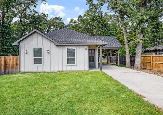 Photo 1 of Single family home for sale at 82 Indian Harbor Dr, Mabank, TX 75156 | MLS# 21388217 | Listing updated on 2026-10-06