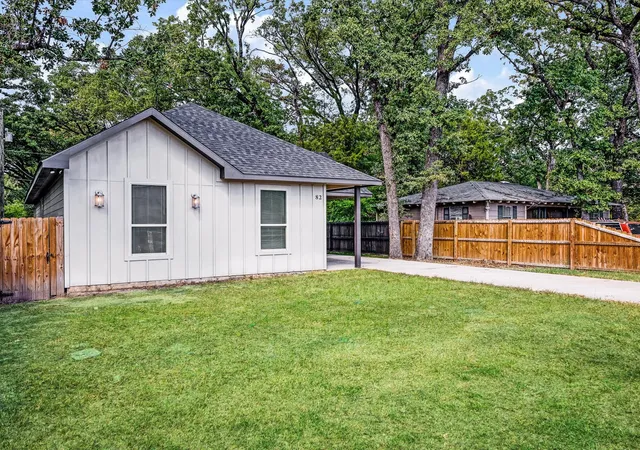 Photo 3 of Single family home for sale at 82 Indian Harbor Dr, Mabank, TX 75156 | MLS# 21388217 | Listing updated on 2026-10-06