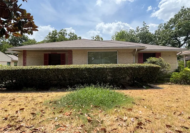 Photo 1 of Sale Pending at 1520 Sutter St, Dallas, TX 75216 | MLS# 21388210 | Listing updated on 2026-10-06