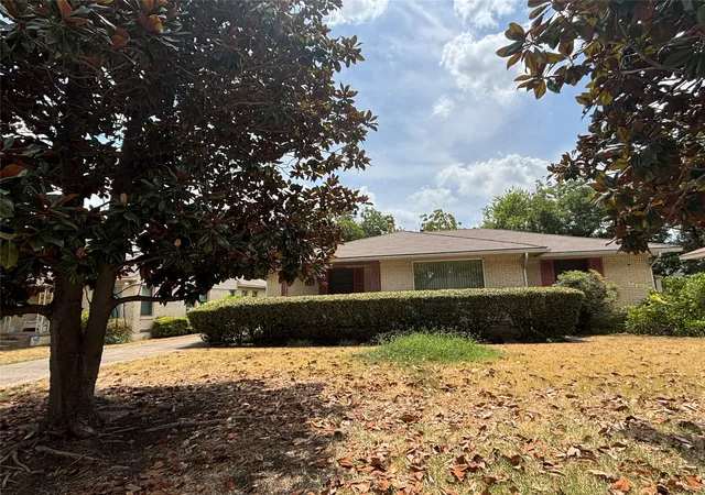 Photo 2 of Sale Pending at 1520 Sutter St, Dallas, TX 75216 | MLS# 21388210 | Listing updated on 2026-10-06
