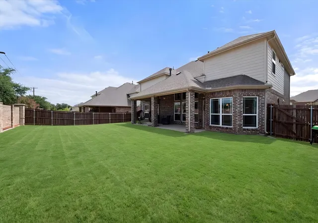 Photo 2 of Sale Pending at 4401 De Bourgh Ln, Mansfield, TX 76063 | MLS# 21385072 | Listing updated on 2026-10-06
