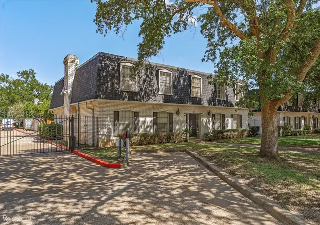 Photo 2 of Condo for sale at 3730 Fairfield Ave #224, Shreveport, LA 71104 | MLS# 21388076 | Listing updated on 2026-09-17
