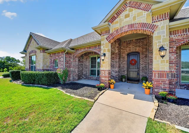 Photo 2 of Sale Pending at 2214 Buck Ct, Caddo Mills, TX 75135 | MLS# 21388238 | Listing updated on 2026-10-06