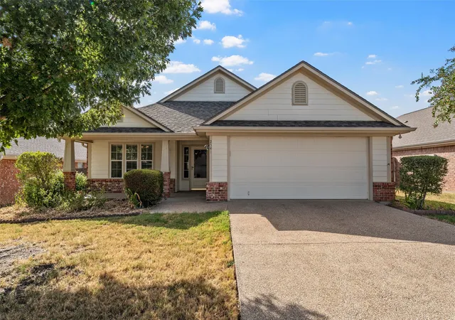 Single family home for sale at 2541 Massey Ln, Robinson, TX 76706 | MLS# 21388277