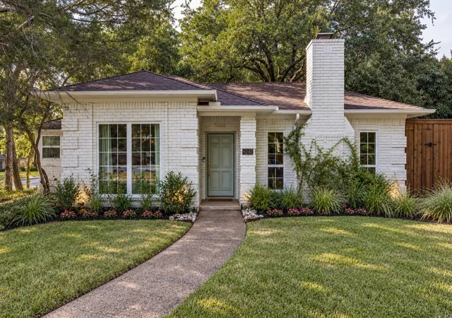 Photo 1 of Single family home for sale at 6042 Mercedes Ave, Dallas, TX 75206 | MLS# 21388285 | Listing updated on 2026-10-07