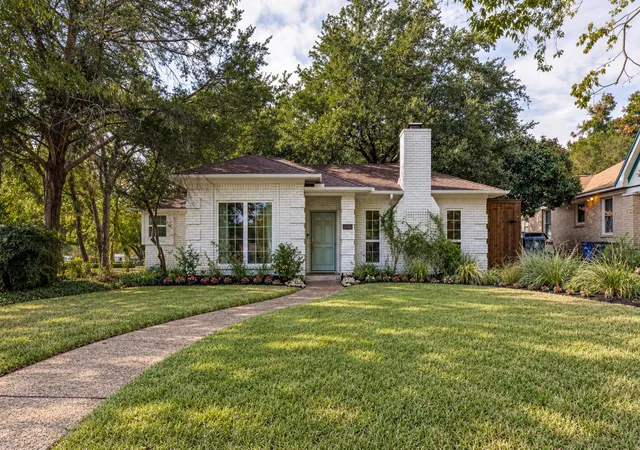 Photo 2 of Single family home for sale at 6042 Mercedes Ave, Dallas, TX 75206 | MLS# 21388285 | Listing updated on 2026-10-07