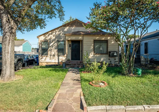 Photo 1 of Single family home for sale at 2017 Lea Crst Dr, Dallas, TX 75216 | MLS# 21387884 | Listing updated on 2026-09-17