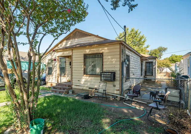 Photo 3 of Single family home for sale at 2017 Lea Crst Dr, Dallas, TX 75216 | MLS# 21387884 | Listing updated on 2026-09-17